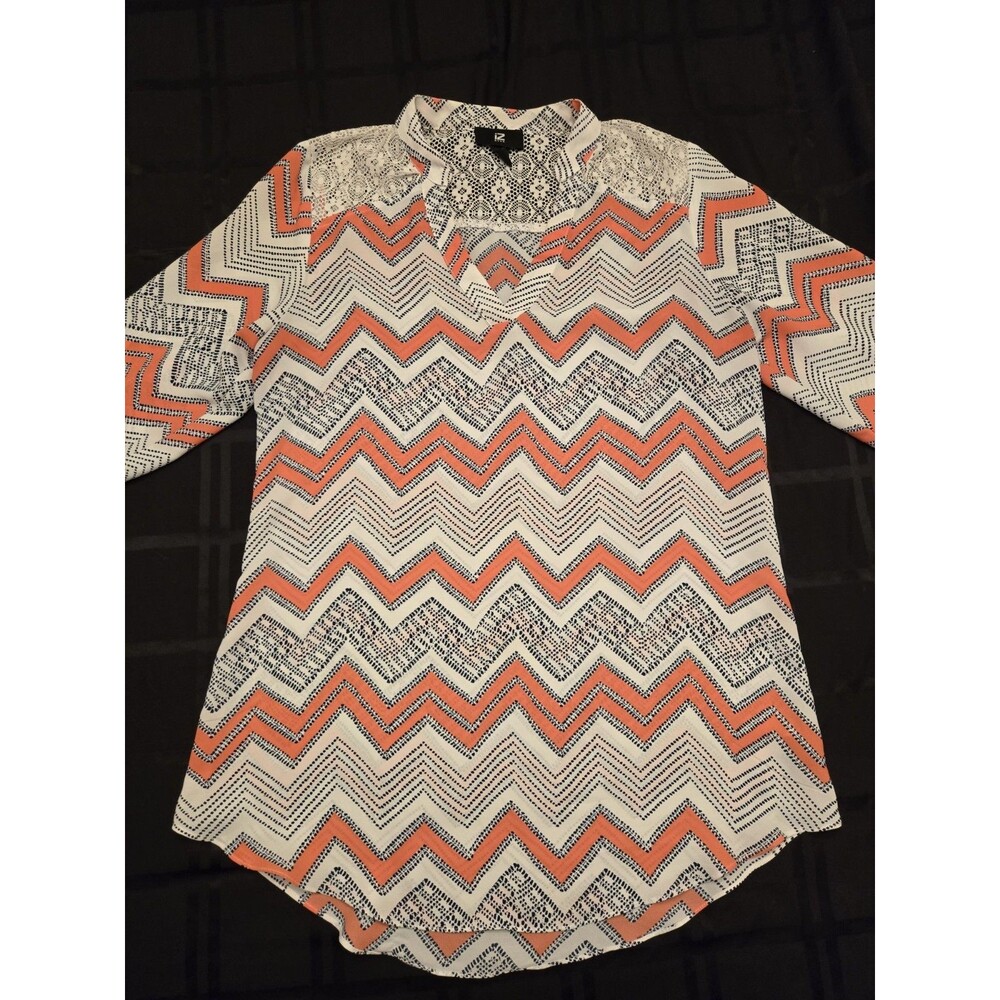 Iz Byer semi sheer 3/4 roll sleeve Sz L Orange White Chevron Print Lace Blouse